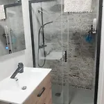 Boho Chic Modern Apartment 2Bed, 2Bath, 5 Mins Calle Loreto Homestay szállás *