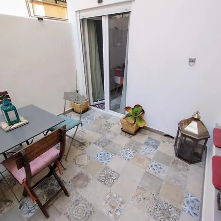 홈스테이 Boho Chic Modern 2bed, 2bath, 5 Mins Calle Loreto *