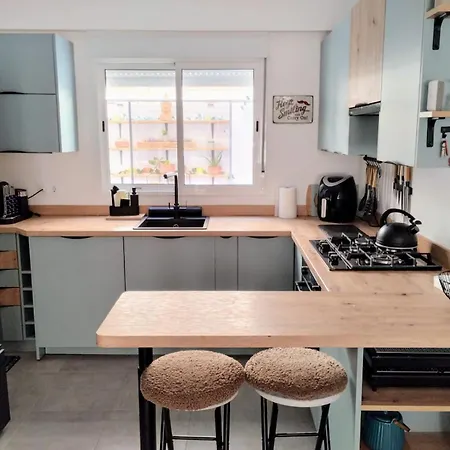 홈스테이 Boho Chic Modern 2bed, 2bath, 5 Mins Calle Loreto *