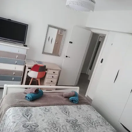 Boho Chic Modern 2bed, 2bath, 5 Mins Calle Loreto 홈스테이 데니아