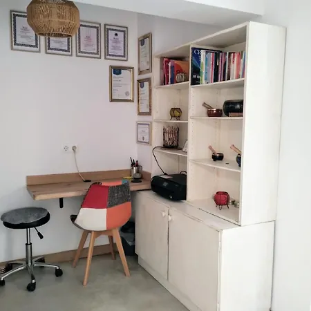 홈스테이 Boho Chic Modern 2bed, 2bath, 5 Mins Calle Loreto