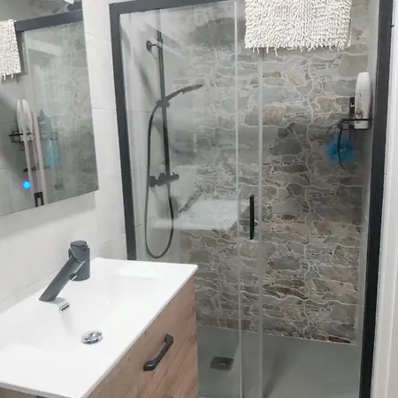 Boho Chic Modern 2bed, 2bath, 5 Mins Calle Loreto 홈스테이 *